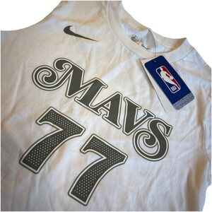 NiKE ‎ NBA Dončič Mavs #77 The Nike T-shirt Boy's MEDIUM 10-12 White